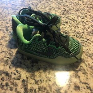 Nike Kobe Bryant "X" sneakers (size: 4c)